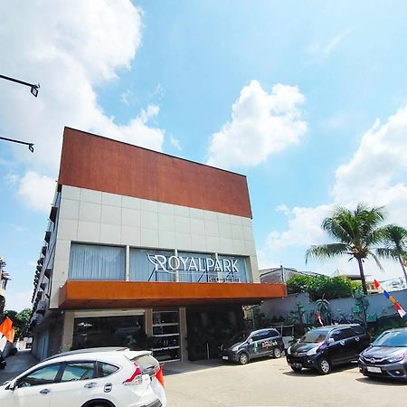 Royal Park Hotel Samarinda Extérieur photo