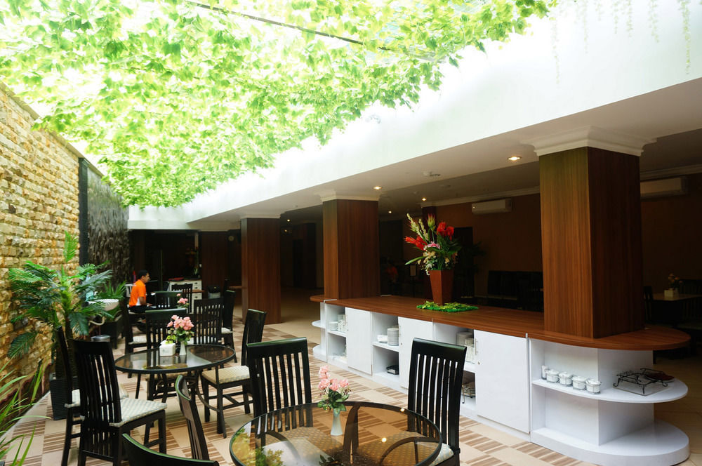 Royal Park Hotel Samarinda Extérieur photo