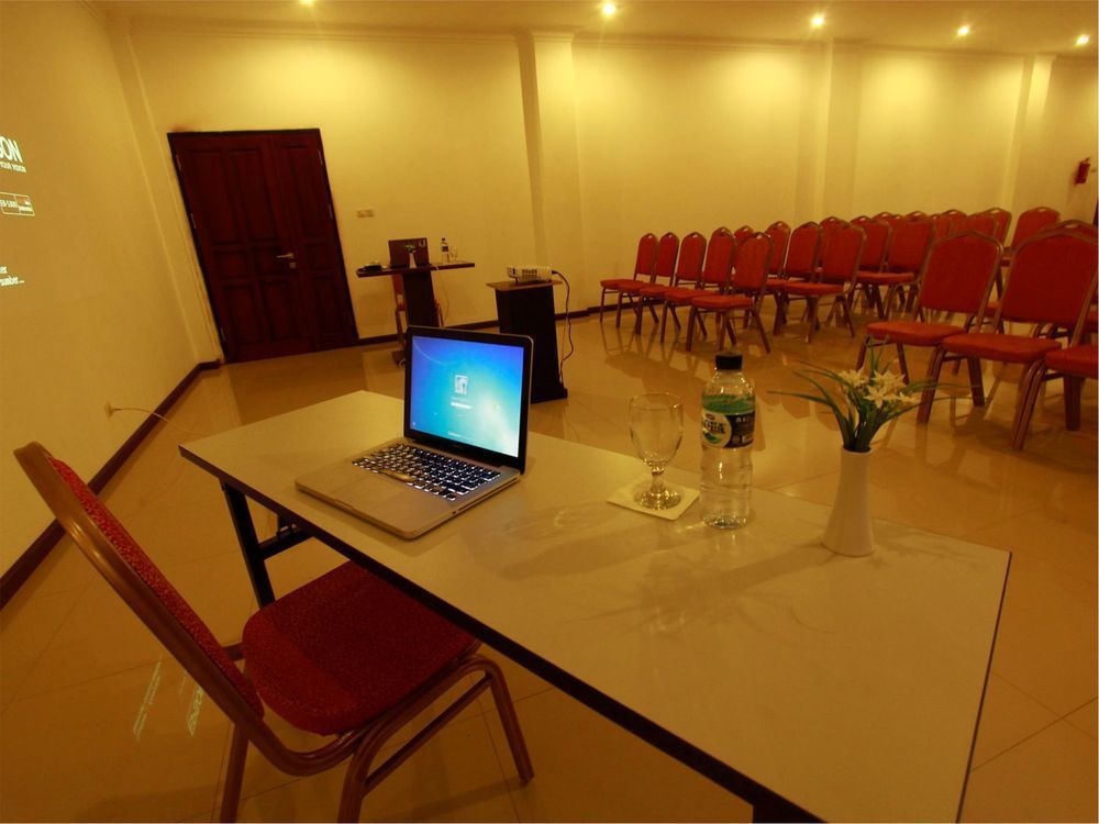 Royal Park Hotel Samarinda Extérieur photo